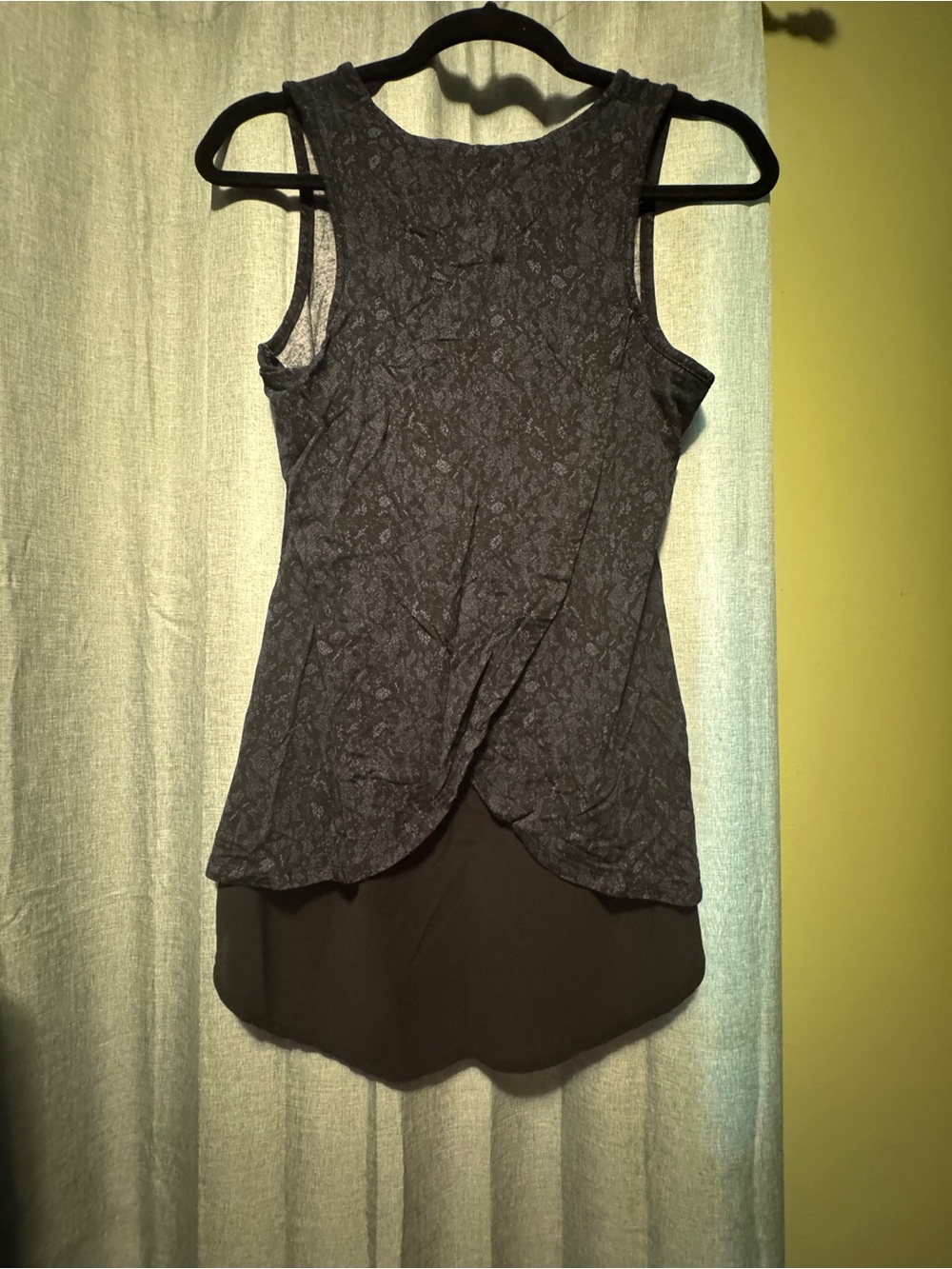 Rose & Olive navy Floral sleeveless Tee - Picture 4 of 5
